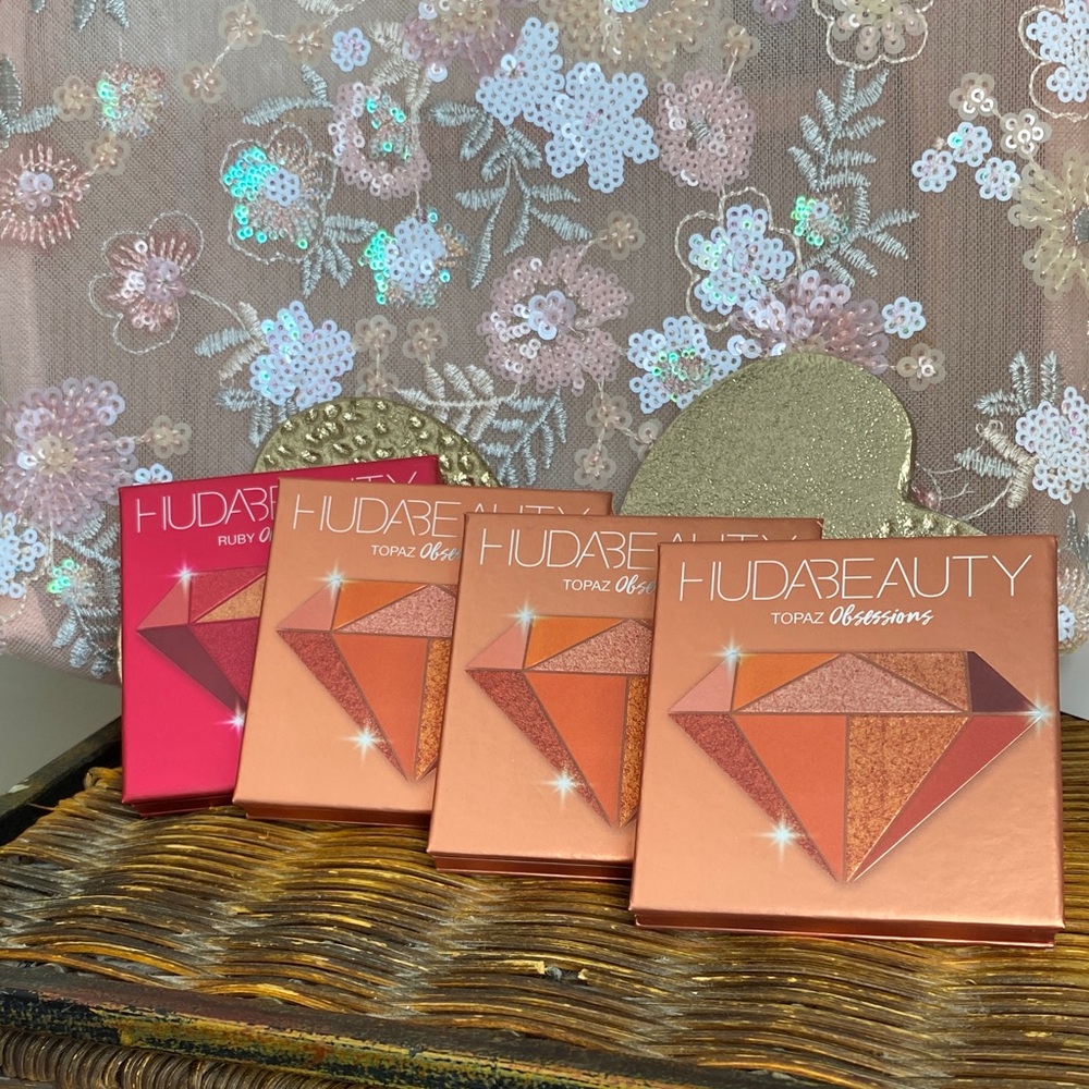 HUDA BEAUTY Topaz and Ruby Obsessions Eyeshadow CollectioN & free bracelets